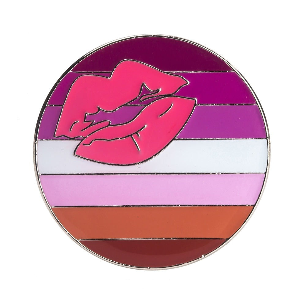 Lesbian Round Pin with Lips
